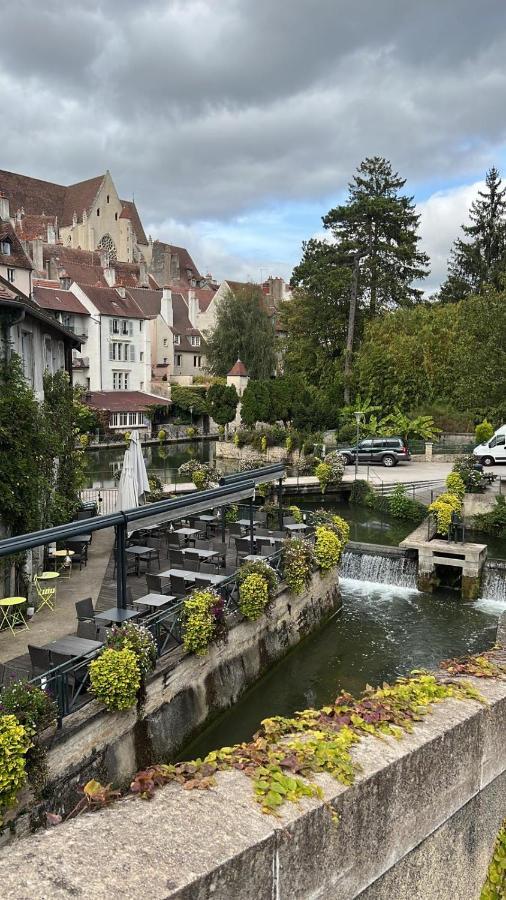 Отель Le Relais De La Gare Доль Экстерьер фото
